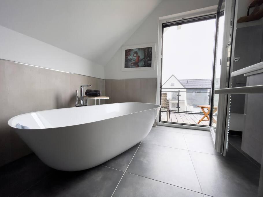 Villa Dreamy Vibes Mit Privatem Pool & Rheinblick Niederkassel Extérieur photo